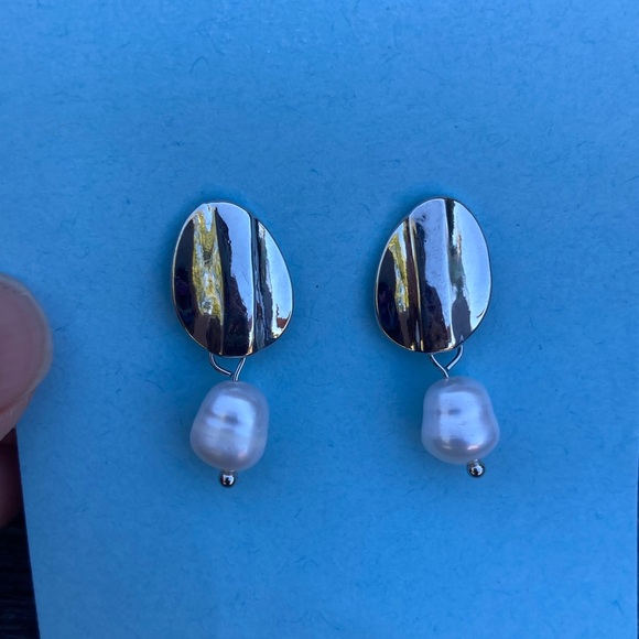 Wavy Silver Disc & Freshwater Pearl Drop Earrings - Picture 3 of 6